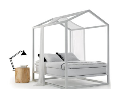 Lit baldaquin bois blanc frêne laqué blanc avec toit 160 x 200 cm