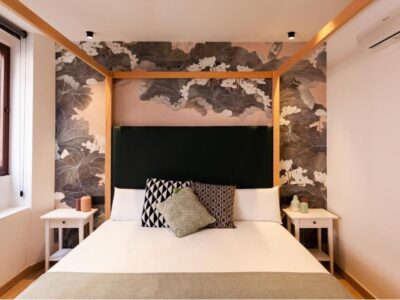 Chambre lit king size avec baignoire spa