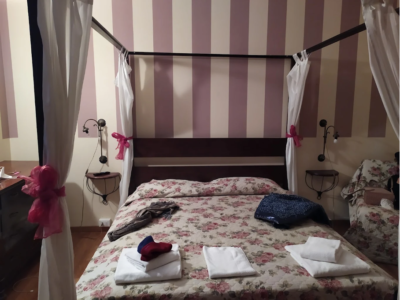 Chambre double ou lits jumeaux avec salle de bains commune