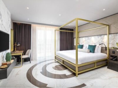 Chambre double de luxe avec balcon – Vue latérale sur mer