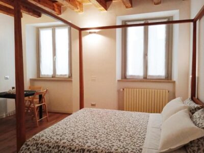 Chambre triple avec salle de bains commune