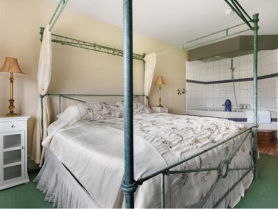 Honeymoon Suite