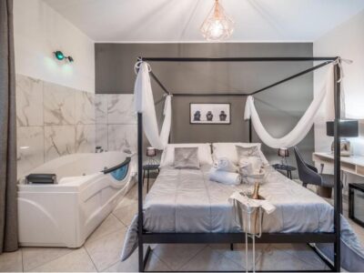 Double Room with Hot Tub