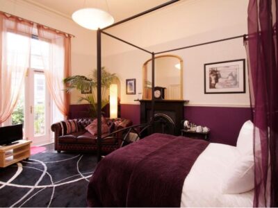 Chambre double à baldaquin